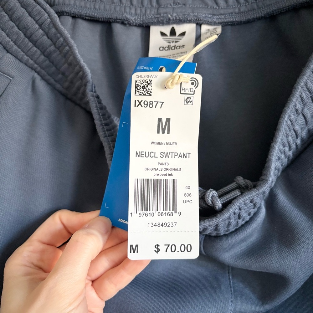 Adidas Originals Neuclassics Sweat Pants & Track Top Set in Blue - Picture 11 of 11